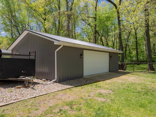 58301 Oakwood Dr, Three Rivers, MI 49093-8315