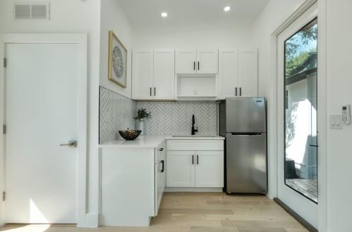 1113 Estes Ave, Austin TX 78721-2629 exterior