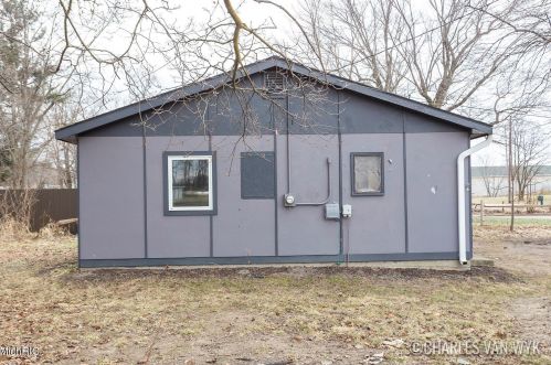 305 Jones St, Grant MI 49327-9143 exterior