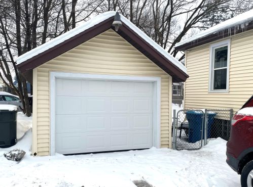 975 Evanston Ave, Meskegon MI  49442-4062 exterior