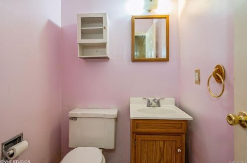 42 Chaucer Ct, Middletown NY 10941-1802 exterior