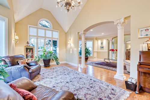 21 Southfield Rd, Edison NJ 08820-3141 exterior