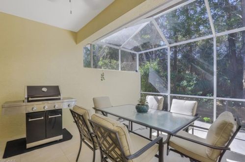 7782 Berkshire Pne Dr, Naples FL 34104-9487 exterior