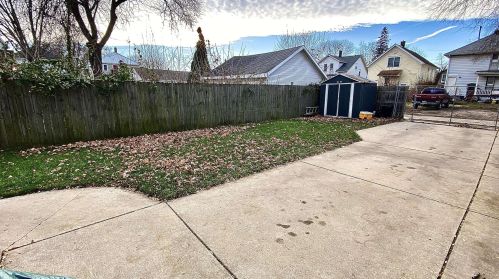 1323 Muskegon Ave, Grand Rapids MI 49504-3250 exterior