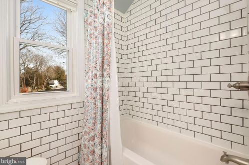 5849 Monticello Rd, Alexandria VA 22303-1301 exterior