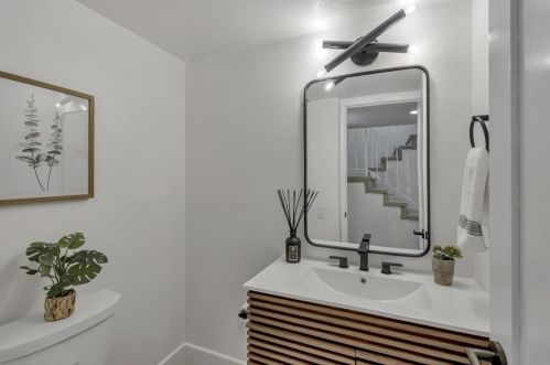 501 Crosslees Dr, San Jose CA  95111-1828 exterior