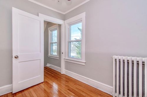 23 Holl St, Manchester CT 06040-5325 exterior