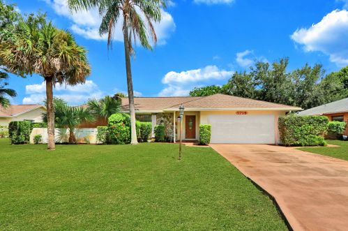 5709 Eagle Dr, Fort Pierce FL 34951-2322 exterior