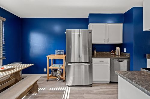 392 Newburn Dr, Pittsburgh PA exterior