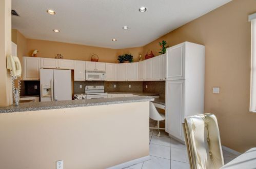 6406 Pebble Crk Way, Boynton Beach FL 33437-4160 exterior