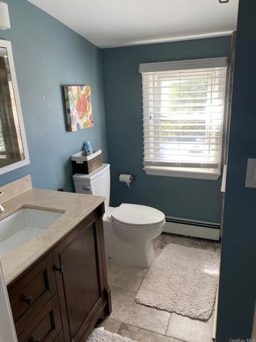 106 Hale Rd, Babylon NY 11703-4508 exterior