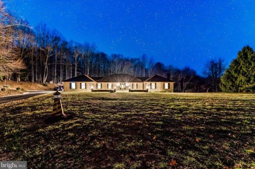 925 Hunting Lake Dr, Huntingtown MD 20639-2704 exterior