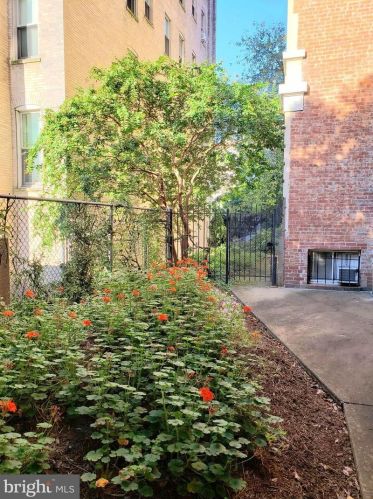 2006 Columbia Rd, Washington DC  20009-1345 exterior