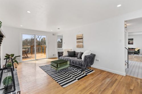 3828 Henley Dr, Pittsburgh PA  15235-5041 exterior