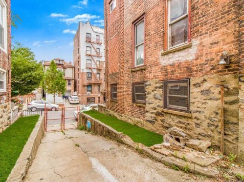 1923 Hennessy Pl, Bronx NY 10453-2910 exterior