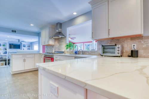 17 Carriage Dr, Middletown NJ 07748-3504 exterior