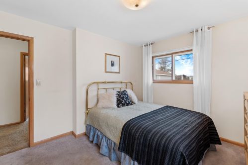 1526 Foster Ave, Milwaukee WI 53221-2823 exterior