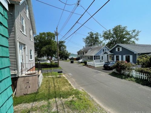 45 Stevens St, Milford CT 06460-7868 exterior