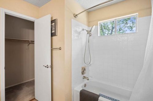 8600 Bisbee Ct, Austin TX 78745-8060 exterior