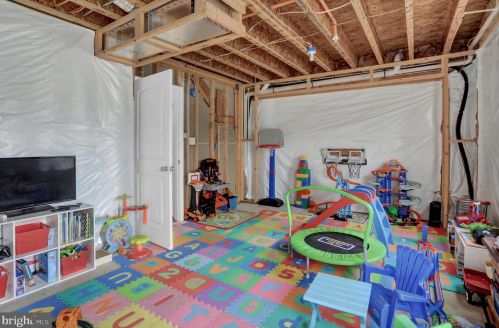 206 Overlook Dr, Hanover PA 17331-9136 exterior