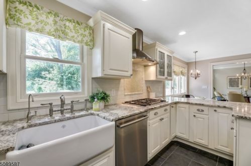 18 Blackstone Dr, Livingston, NJ 07039-1824