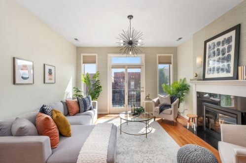 2108 Erie St, Chicago, IL 60612-1320