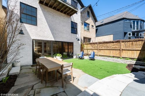 1733 Hoyne Ave, Chicago IL 60647-5541 exterior