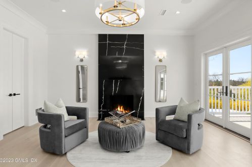 32 Meadowcroft Ln, Greenwich CT 06830-3823 exterior