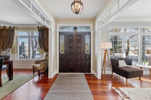 823 Chatham Ave, Elmhurst, IL 60126-4530