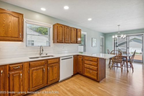 502 Brunswick Dr, Dewitt MI 48820-9189 exterior