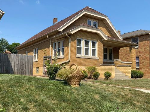 3317 6th St, Milwaukee, WI 53215-5101