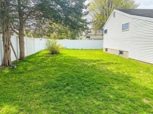 32 Elm St, Central Islip NY  11722-4145 exterior