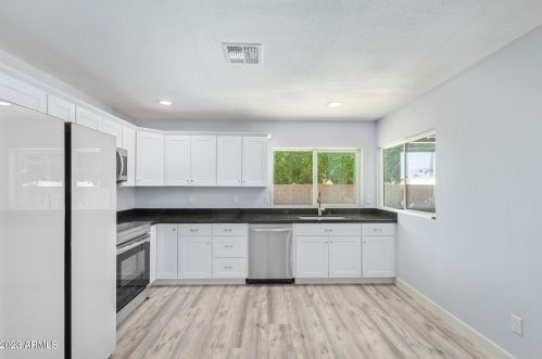 10609 42nd St, Phoenix AZ  85028-3501 exterior