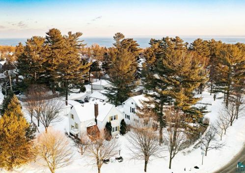 1064 Chester Park Dr, Duluth MN 55812-1138 exterior