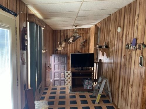 11929 Leamington Ave, Chicago IL 60651-2923 exterior