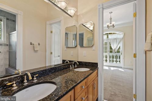 12705 Greenbriar Rd, Rockville MD 20854-6324 exterior