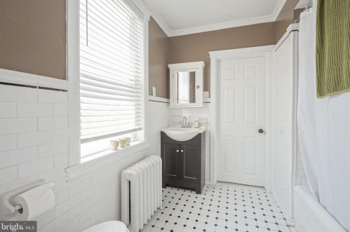 2202 Cumberland St, Philadelphia PA 19125-2204 exterior