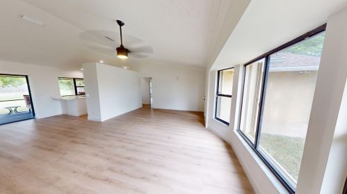 384 Kestor Dr, Fort Pierce FL  34953-5515 exterior