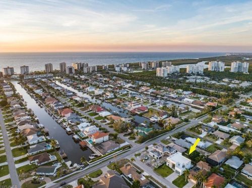 507 107 Ave, Naples FL 34108-1859 exterior