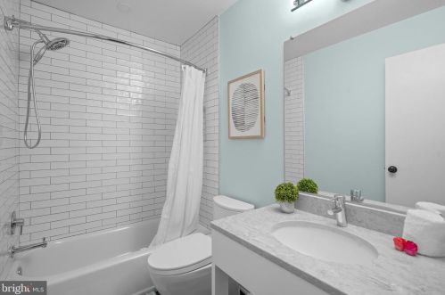 18011 Ml Crk Dr, Rockville MD 20855-1023 exterior