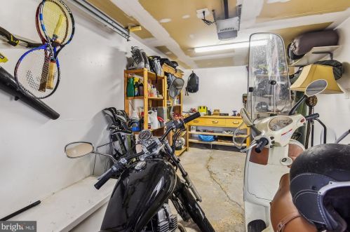 1612 Oakcrest Dr, Alexandria VA 22302-2337 exterior