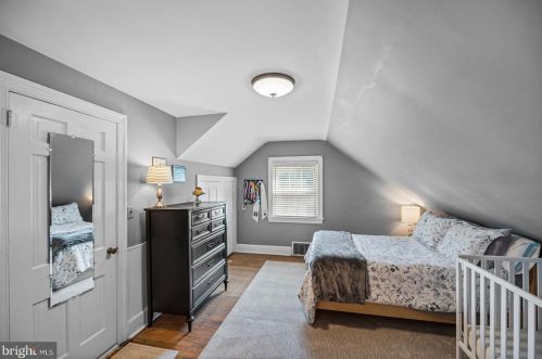 5 Lexington Ave, Pittsburgh PA 15215-3218 exterior