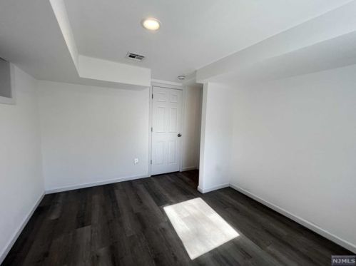 683 Ctr Ave, River Edge NJ 07661-2409 exterior