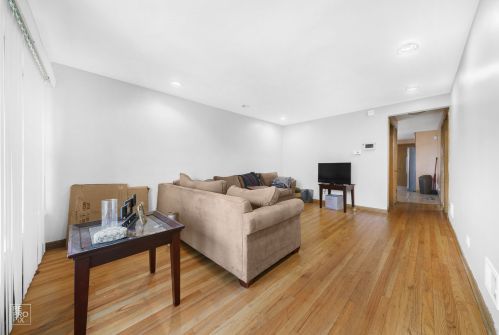 9754 Woodlawn Ave, Chicago, IL 60628-1642