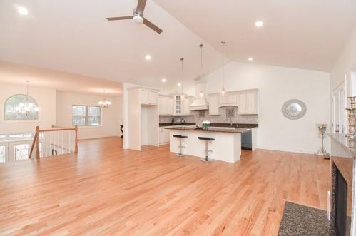 118 Signal Hill Cir, Springfield MA  01118-2347 exterior