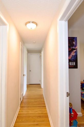 48 Spier Ave, Enfield CT 06082-4346 exterior