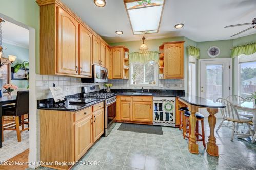 327 Frank Applegate Rd, Jackson Twp NJ  08527-4217 exterior