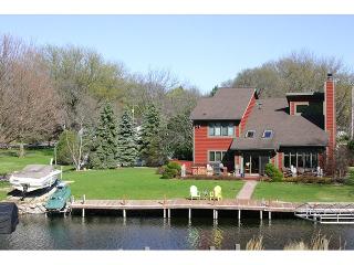 1224 Birch Haven Cir, Madison WI  53716-3008 exterior