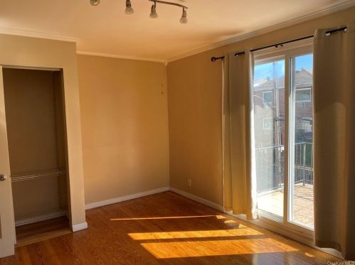 2401 Buck St, Bronx NY 10461-2901 exterior