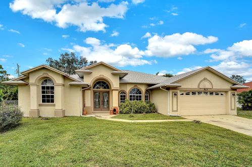 513 Cliff Rd, Fort Pierce, FL 34984-6226